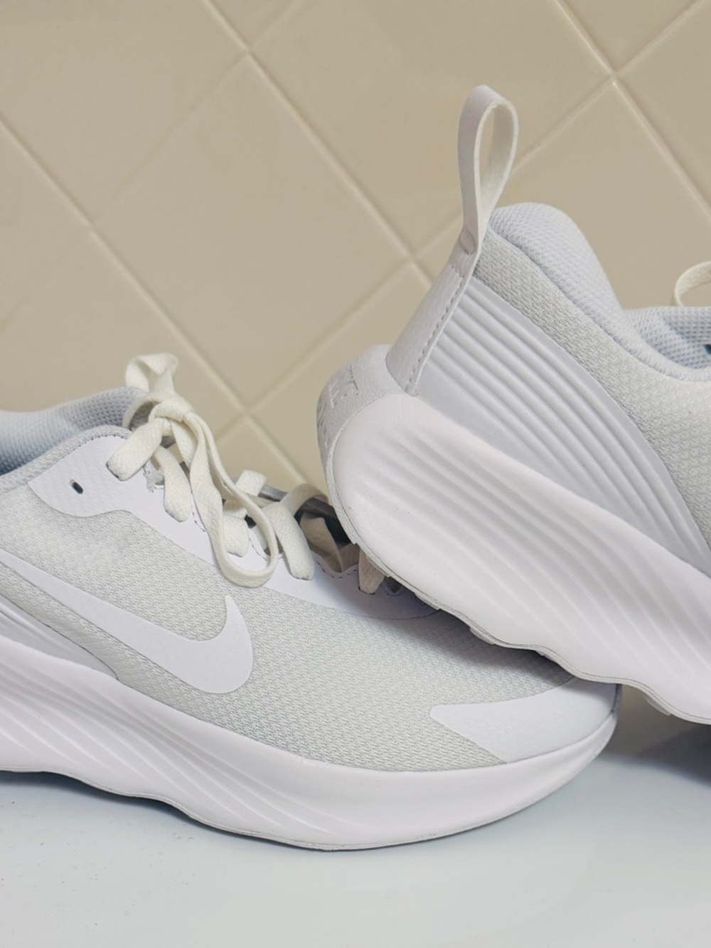 Nike White Mesh Running Sneakers - Minimalist Sport Shoes